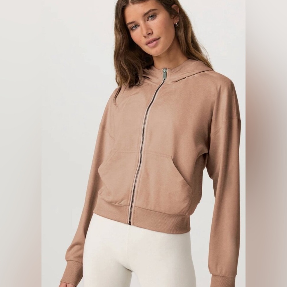 Vuori Women’s Modern Full zip Performance Hoodie in Nutmeg women’s size L